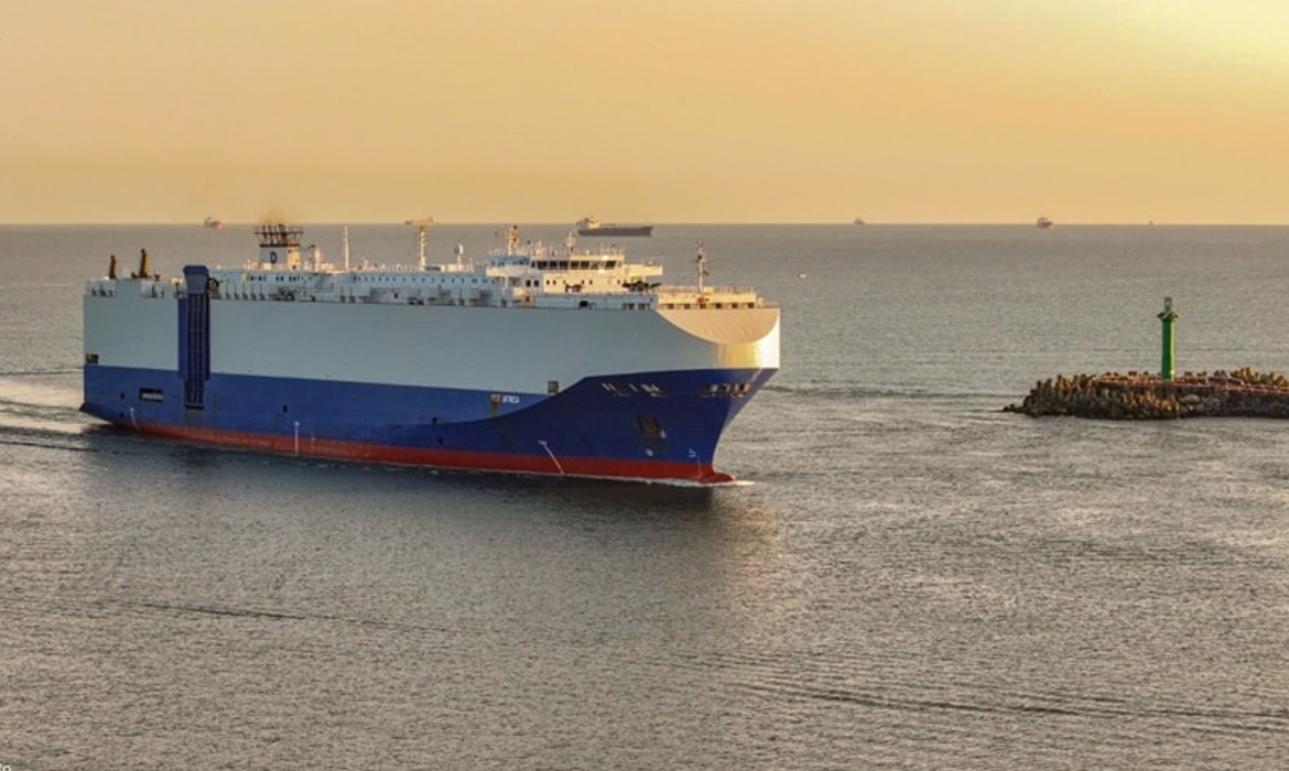 Hyundai vehicles loaded onto trains as part of CIIT corridor pilot