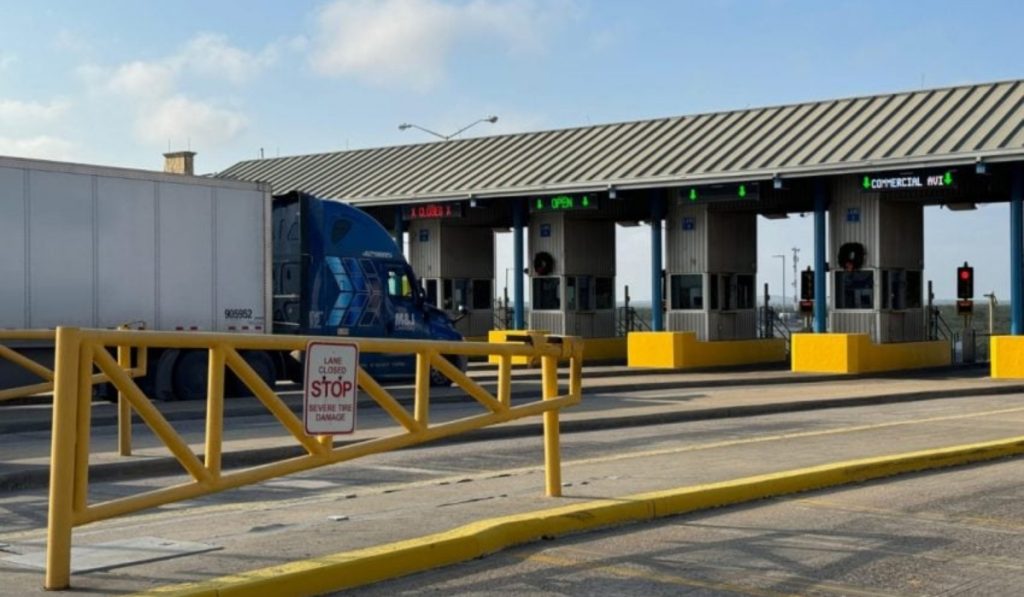 Puente Internacional Laredo III flujo de carga